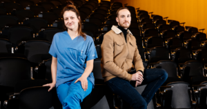 Laura Löbl, diététicienne au RHNE, et Gaël Hauser, responsable de la chimie clinique au laboratoire Admed.