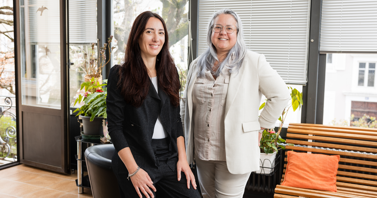 Les docteures Elisa Marchi, médecin-cheffe adjointe des soins intensifs (à g.), et Indira Amorim Araujo, médecin-cheffe du service de soins palliatifs.