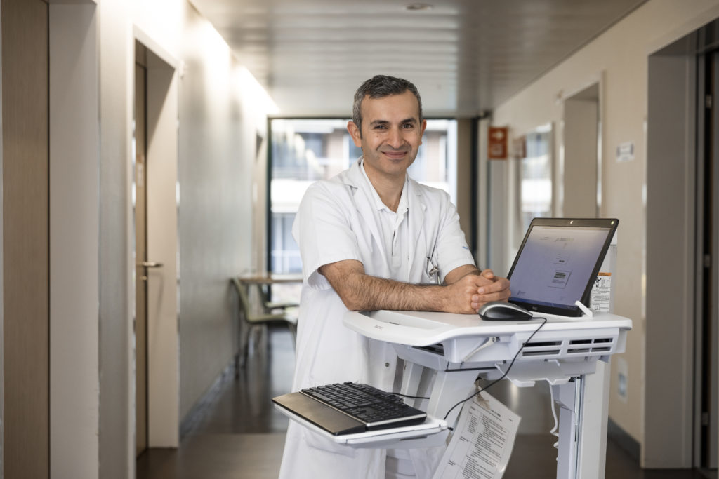 Prof. Dr. méd. Alend Saadi, médecin-chef au département de chirurgie et responsable du Centre de l'obésité du RHNe