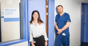 Mylène Gigon, assistante en gestion de site et cheffe de projets, et Walid Baba-Ali, médecin-chef adjoint du département d’anesthésiologie