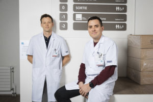 La consultation vaudruzienne du RHNe est placée sous la coordination des docteurs Christophe Coucke (à g.) et Loïc Payrard, spécialistes en médecine interne générale. © Guillaume Perret