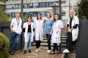 Le service de néphrologie du RHNe, avec le Pr Fabien Stucker (à g.) et le Dr Antoine Humbert © Guillaume Perret